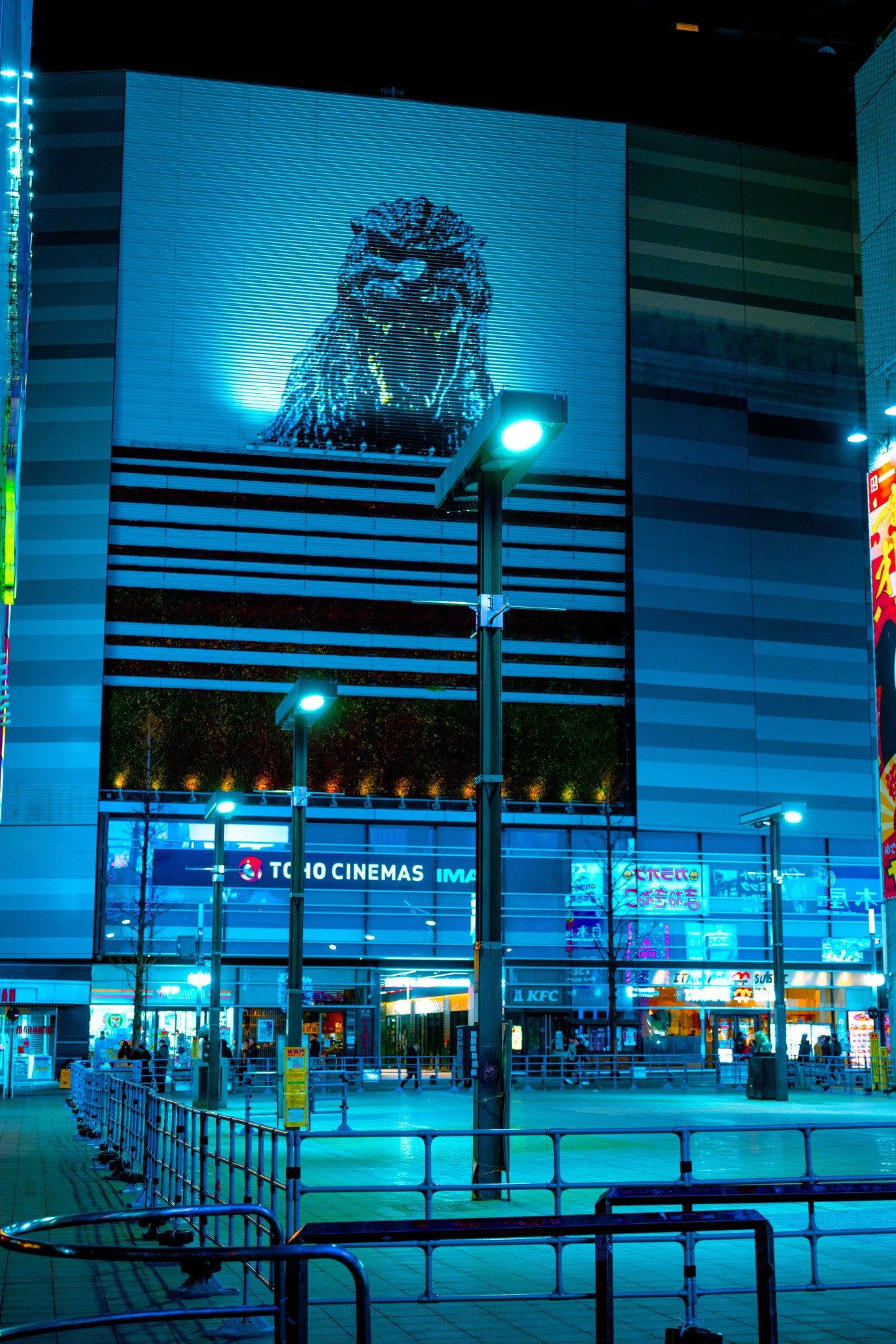 新宿東宝ビル（ゴジラヘッド）
