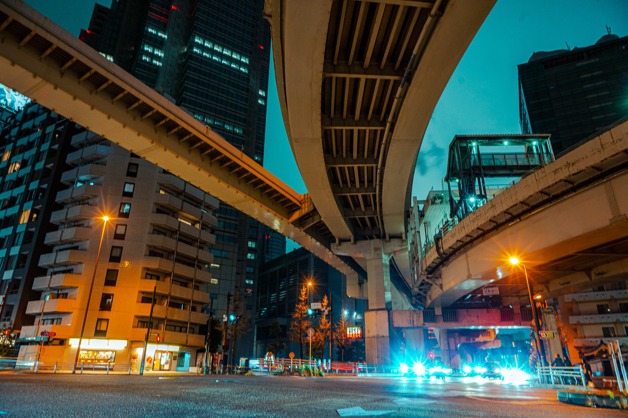 西参道口交差点